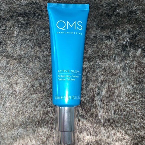 qms glow tinted day cream